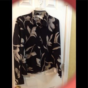EUC BLACK FLORAL BLOUSE